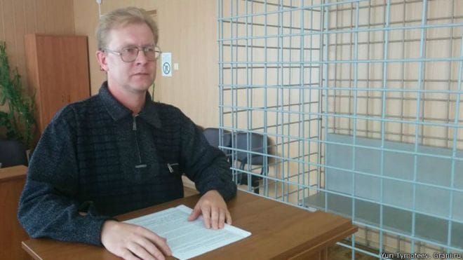 Бывшего учителя приговорили к 330 часам обязательных работ за стихотворение про Украину