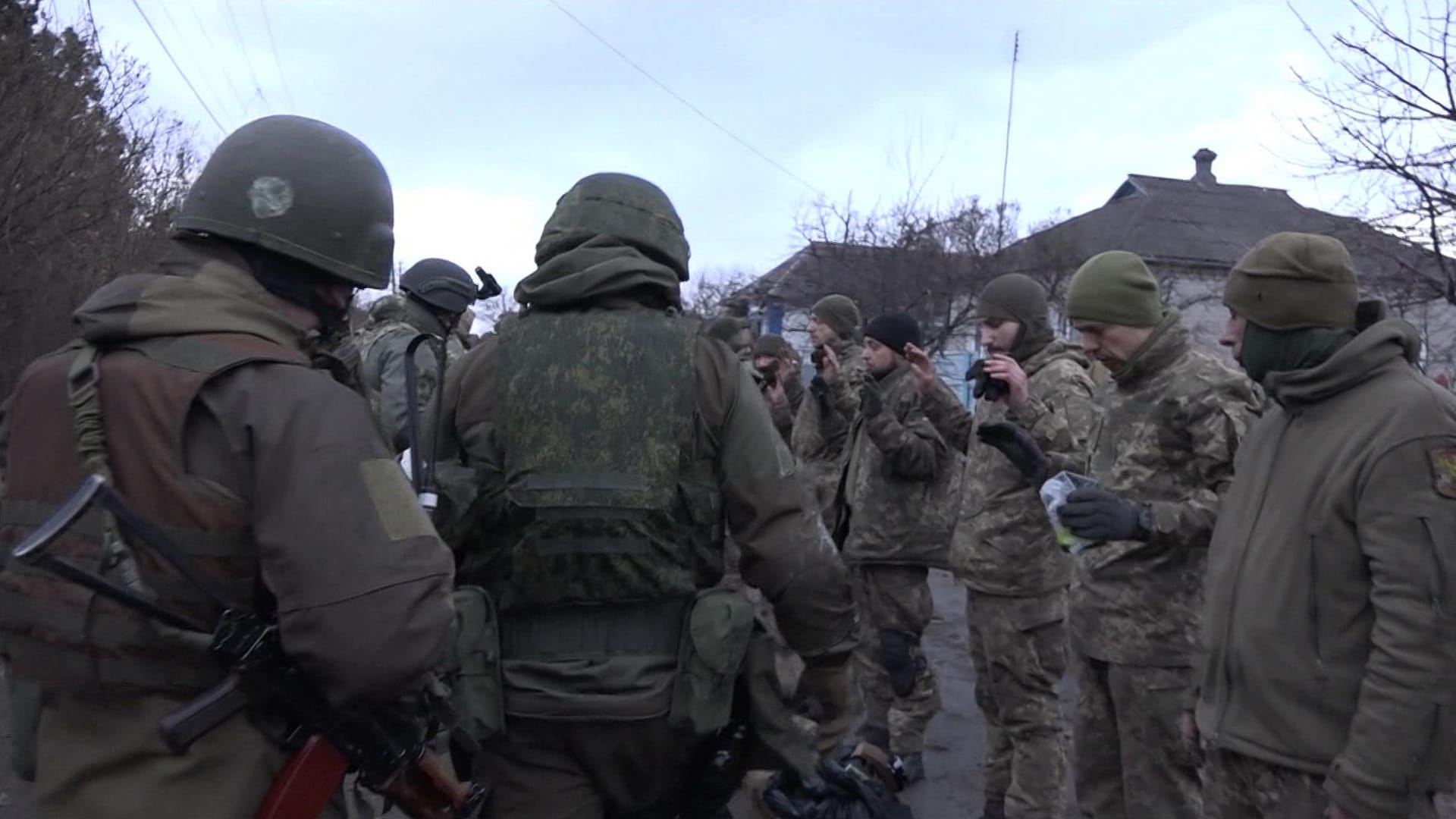 «Агора»: К пленным украинцам не пускают адвокатов и не называют их местонахождение, поскольку у них «нет процессуальных прав»