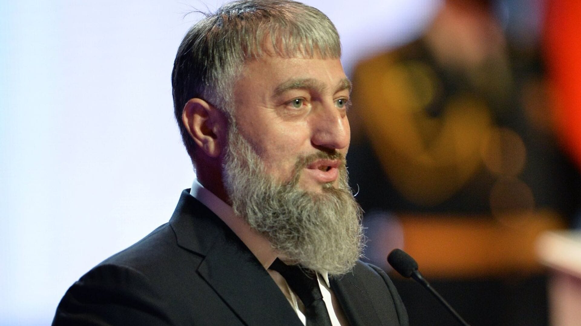  Адам Делимханов пригрозил Дмитрию Гудкову, Илье Пономарёву и другим «предателям и перебежчикам» наказанием за слова о Путине и Кадырове