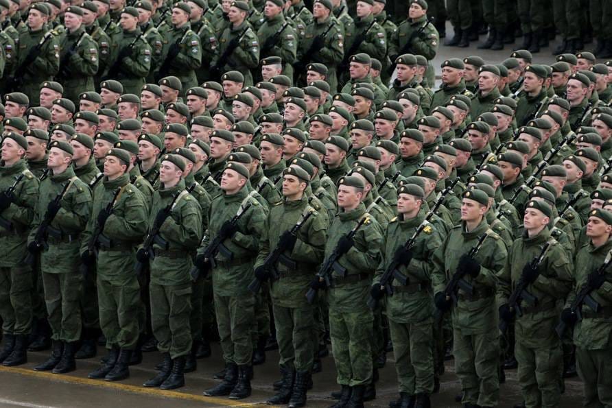 В Иркутске вдвое повысили разовые выплаты военнослужащим-контрактникам — до 400 тысяч. Область — одна из лидеров по размерам выплат в РФ