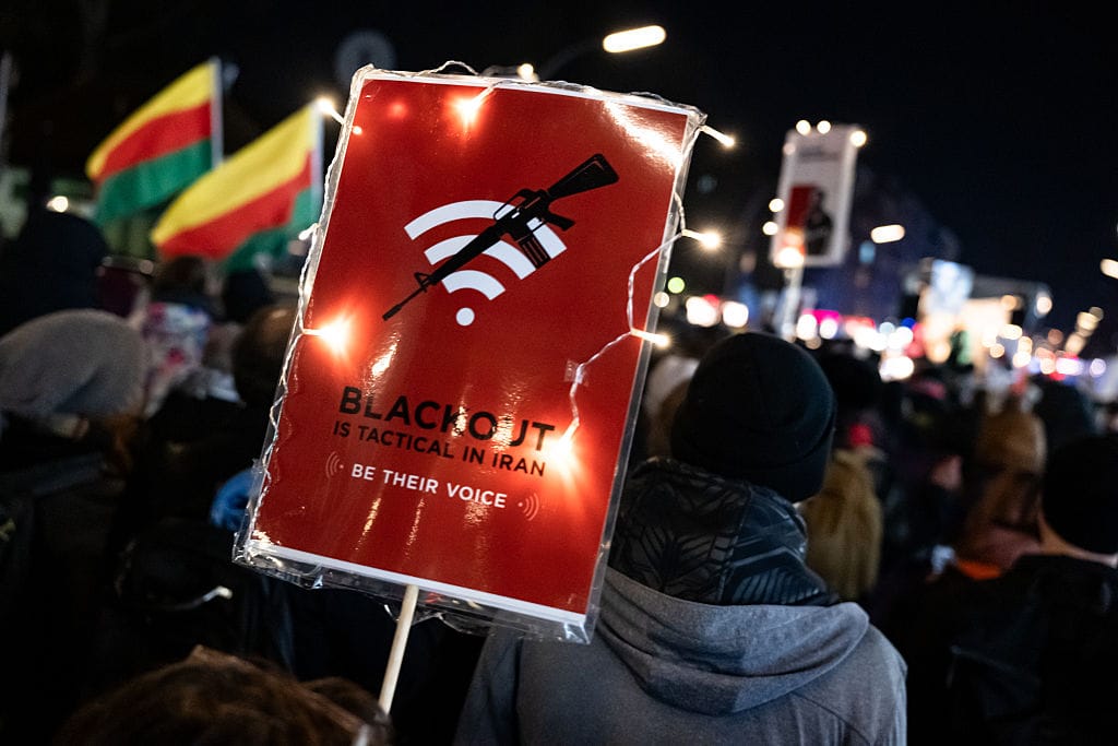 В зоне доступа сети сопротивления. Как иранцы оставались на связи во время блокировок интернета и чем этот опыт полезен для россиян